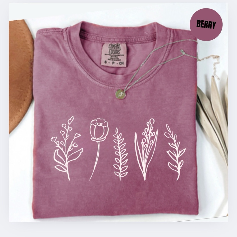 NEW- Comfort Colors Flower Graphic Tee  S-3X